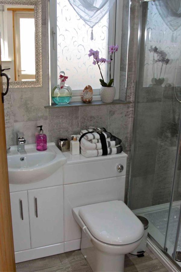 Formby Pinewood Studio Bed & Breakfast Exterior photo