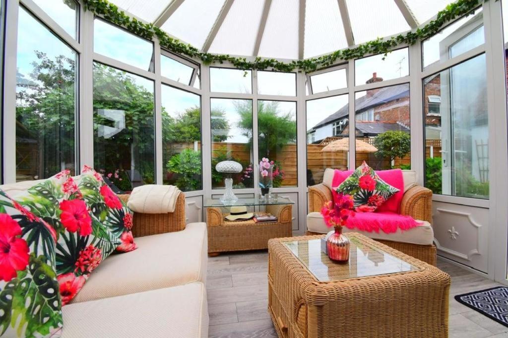 Formby Pinewood Studio Bed & Breakfast Exterior photo