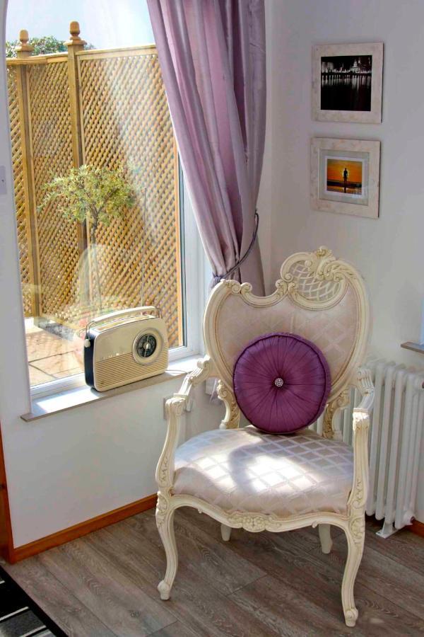 Formby Pinewood Studio Bed & Breakfast Exterior photo